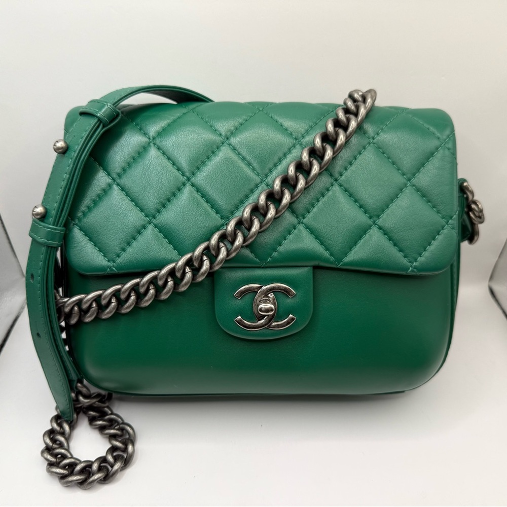 CHANEL Rock My Shoulder Medium Flap Bag Emerald Green